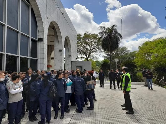 Detienen a reconocido abogado por amenaza de bomba en Palacio de Justicia