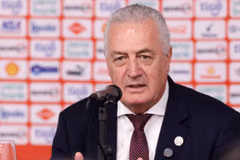 Gustavo Alfaro anunció que se retirará como DT en Paraguay