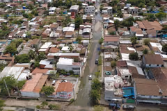 Crecida del río amenaza a 3.000 familias del Bañado Sur