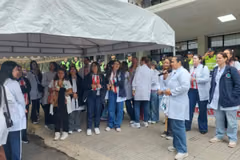 Bioquímicos y farmacéuticos del IPS exigen reajuste salarial