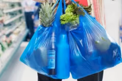 Diputados proponen que bolsas con publicidad sean gratis