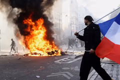 Francia aplica toques de queda tras disturbios y saqueos