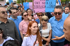 Sesión de la Cámara de Senadores queda sin cuórum por marcha frente al Congreso