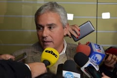 Zavala afirma haber comprado propiedad y muestra documentos