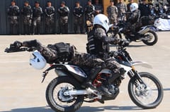 Policía niega haber abandonado a policía herido