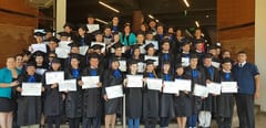 Se gradúan 48 jóvenes y adultos de colegio interno de reconocido supermercado