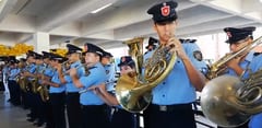Banda de la policía deleitó con «La vaca Lola” a pacientes oncológicos
