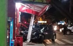 Descontrol en caravana: Bodeguero se salva de ser arrollado