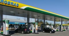 Motochorros se llevan millones de funcionaria de surtidor