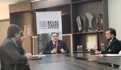 Itaipú excluye a 55 becados tras denuncia de irregularidades