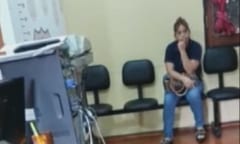 Detienen a madre de sospechoso de asalto a banco