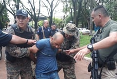 “Clonador” logra fugarse y se instala en colegio