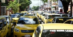 Investigación revela alta evasión de taxistas