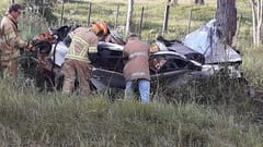 Dos jóvenes fallecen tras chocar contra un árbol
