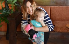 “Es como volver a nacer”, asegura madre que utiliza por primera vez prótesis