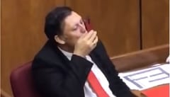 Víctor Bogado, a los besos durante sesión del Senado