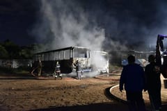Llamas consumen dos buses de la Línea 55