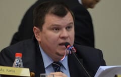 Amarilla “niega rotundamente” haber maniobrado a favor de proveedor