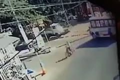 Bus chatarra ocasiona accidente de motociclista en San Antonio