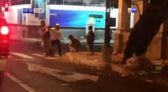 Limpiavidrios y conductor se toman a golpes en conocido cruce