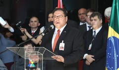 Todos los vinculados al acuerdo energético ponen cargo a disposición