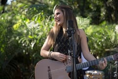 Compositora paraguaya lanza nuevo videoclip