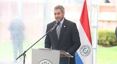 Abdo Benítez aplaza viaje y llama a Canciller