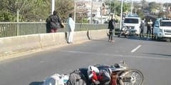 Conductora muere arrollada sobre viaducto