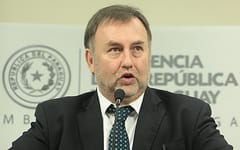 Ministro dice que se confundió y afirma que no devolverán dinero recortado