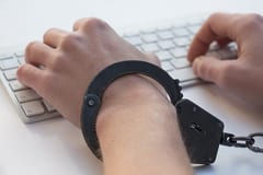 Cae funcionario de telefónica por extorsionar a futbolista