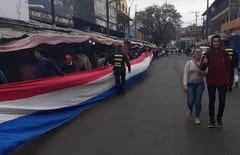 Vendedores desalojados cierran calles del Mercado de San Lorenzo