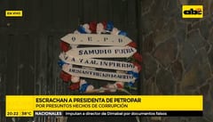 Escrachan a presidenta de Petropar frente a su casa