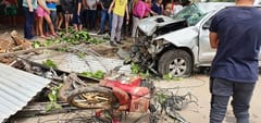 Conductor pierde el control de vehículo y arrolla a tres personas