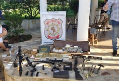 Incautan arsenal en grupo habitacional de Caacupé