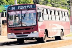 Hombre es detenido por manosear a niñas en un bus