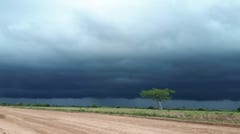 Emiten alerta por tormentas para ocho departamentos