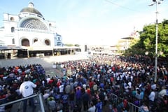 Mujer fallece en plena explanada de la Basílica