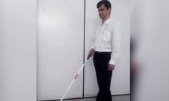 Joven no vidente se gradúa de abogado