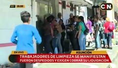 Limpiadoras exigen pago de salarios a proveedora del Estado