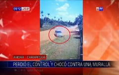 Conductor termina contra muralla luego de perder el control