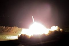 Ataque a base militar de EE.UU. deja decenas de muertos