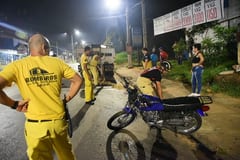 Motociclista resulta gravemente herido tras chocar contra un camión
