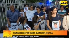 Familiares de joven asesinado se manifiestan ante Embajada Argentina