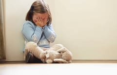 Rescatan a siete niños maltratados y abusados por su padre