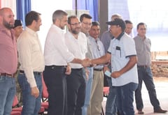 Renuevan instalaciones en filial del CAH y entregan créditos a productores