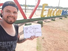 Hombre se burla de restricción y termina en el calabozo