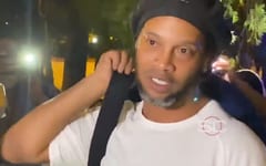 Ronaldinho descansa en un hotel