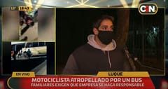 Motociclista sufre graves lesiones tras ser embestido por bus