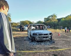 Hallan cuerpo calcinado en el interior de un vehículo