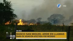 Incendio en bahía de Asunción sigue sin ser controlado por bomberos